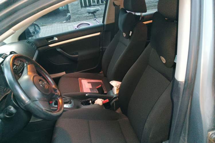Used Volkswagen Sagitar 2011 1.6L Automatic Fashion Edition Left Front Seat