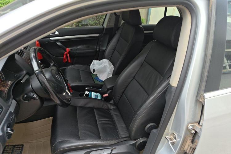 Used Volkswagen Sagitar 2011 1.4 TSI Manual Luxury Edition Left Front Seat