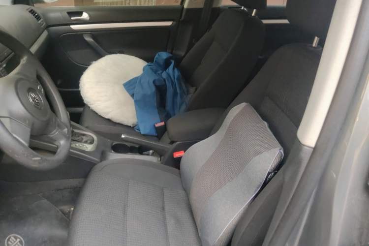 Used Volkswagen Sagitar 2011 1.4 TSI Automatic Tech Model Left Front Seat