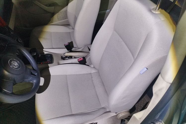 Used Volkswagen Sagitar 2011 1.6L Automatic Fashion Edition Left Front Seat
