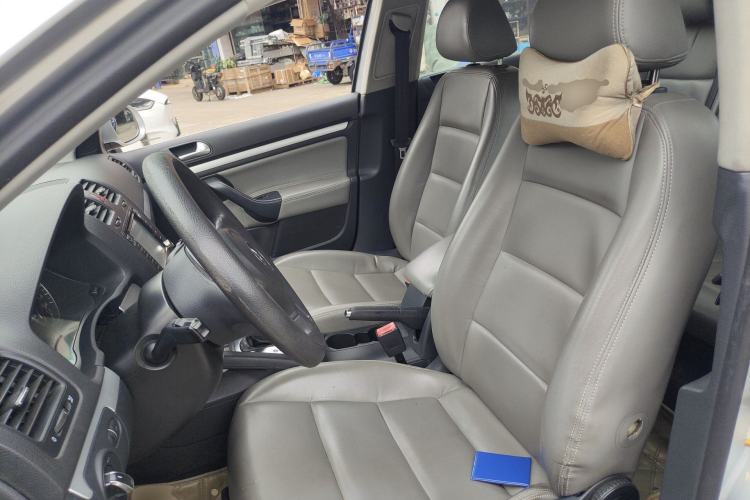Used Volkswagen Sagitar 2011 1.4 TSI Automatic Tech Model Left Front Seat