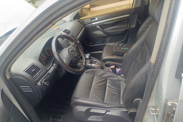 Used Volkswagen Sagitar 2011 1.4 TSI Automatic Luxury Edition Left Front Seat