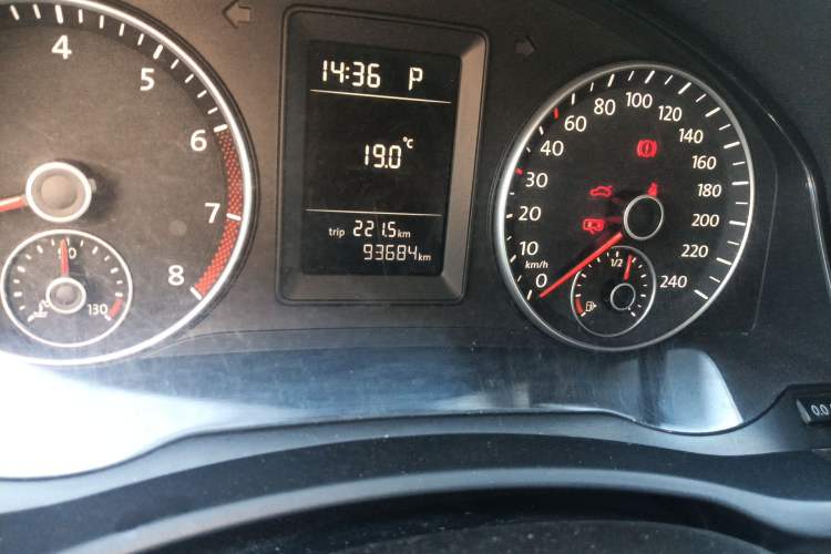 Used Volkswagen Sagitar 2011 1.6L Automatic Comfort Edition Odometer Close Up