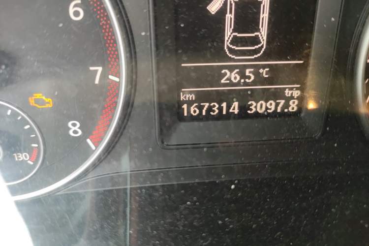 Used Volkswagen Sagitar 2011 1.6L Automatic Special Edition Odometer Close Up