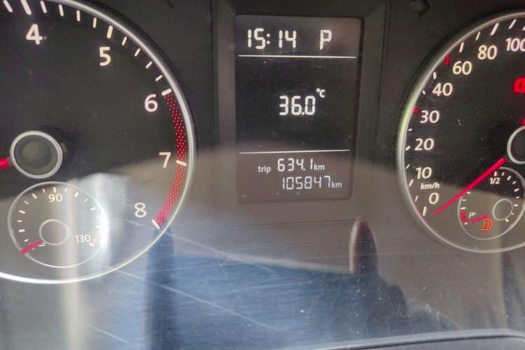 Used Volkswagen Sagitar 2011 1.6L Automatic Special Edition Odometer Close Up