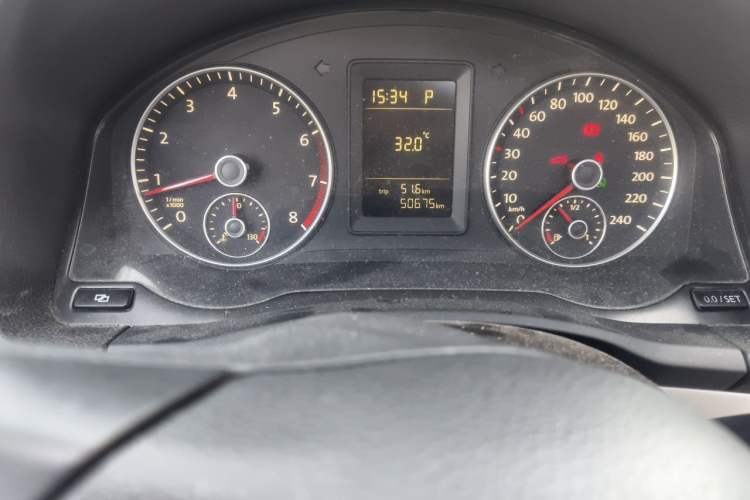 Used Volkswagen Sagitar 2011 1.6L Automatic Comfort Edition Odometer Close Up