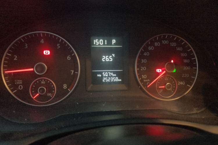 Used Volkswagen Sagitar 2011 1.6L Automatic Special Edition Odometer Close Up