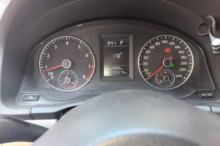 Used Volkswagen Sagitar 2011 1.6L Automatic Comfort Edition Odometer Close Up