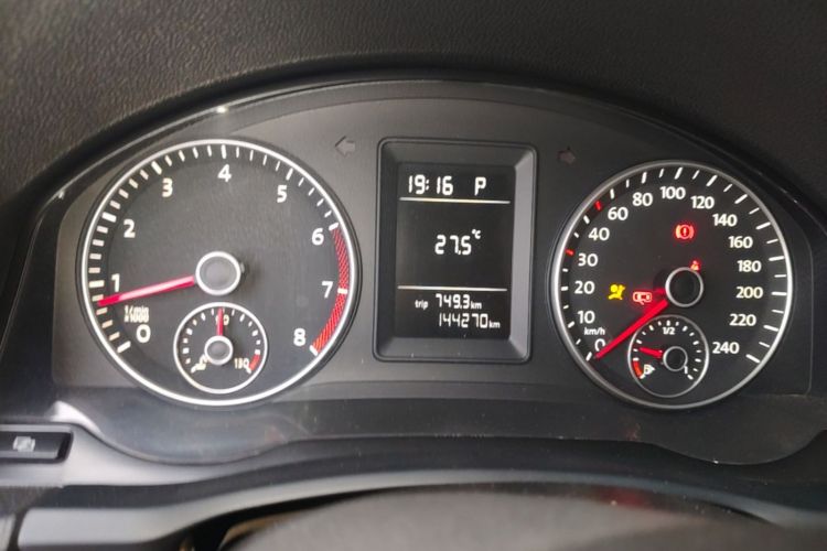 Used Volkswagen Sagitar 2011 1.6L Automatic Comfort Edition Odometer Close Up