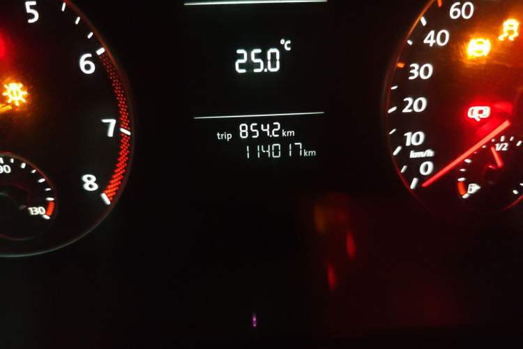 Used Volkswagen Sagitar 2011 1.6L Manual Fashion Edition Odometer Close Up