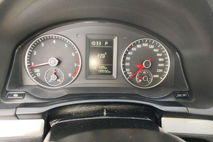Used Volkswagen Sagitar 2011 1.6L Automatic Comfort Edition Odometer Close Up