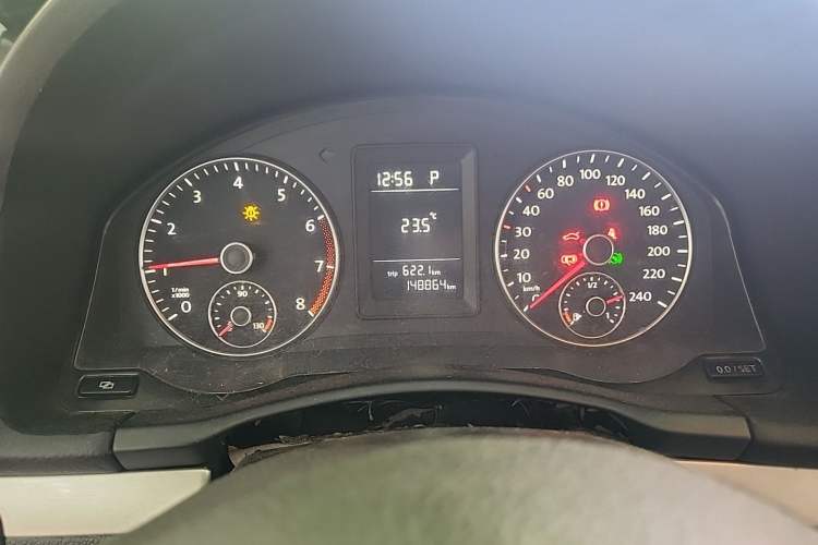 Used Volkswagen Sagitar 2011 1.6L Automatic Comfort Edition Odometer Close Up