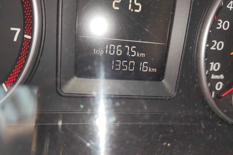 Used Volkswagen Sagitar 2011 1.6L Automatic Special Edition Odometer Close Up