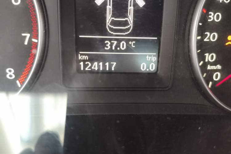 Used Volkswagen Sagitar 2011 1.4 TSI Manual Tech Model Odometer Close Up