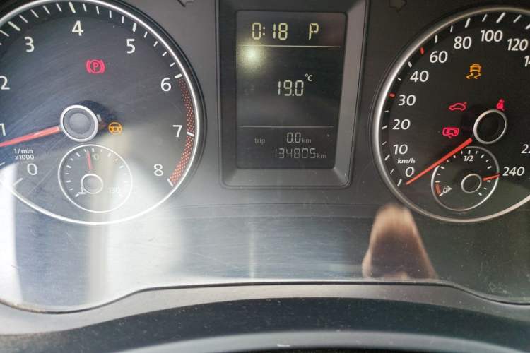 Used Volkswagen Sagitar 2011 1.6L Automatic Special Edition Odometer Close Up