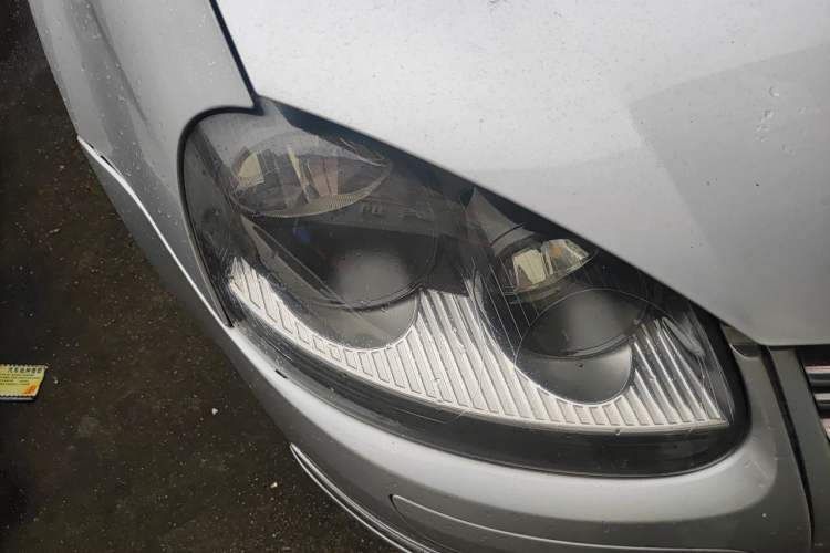 Used Volkswagen Sagitar 2011 1.6L Automatic Special Edition Right Front Headlight