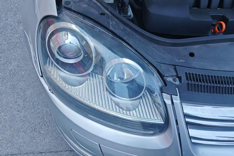 Used Volkswagen Sagitar 2011 1.6L Automatic Special Edition Right Front Headlight