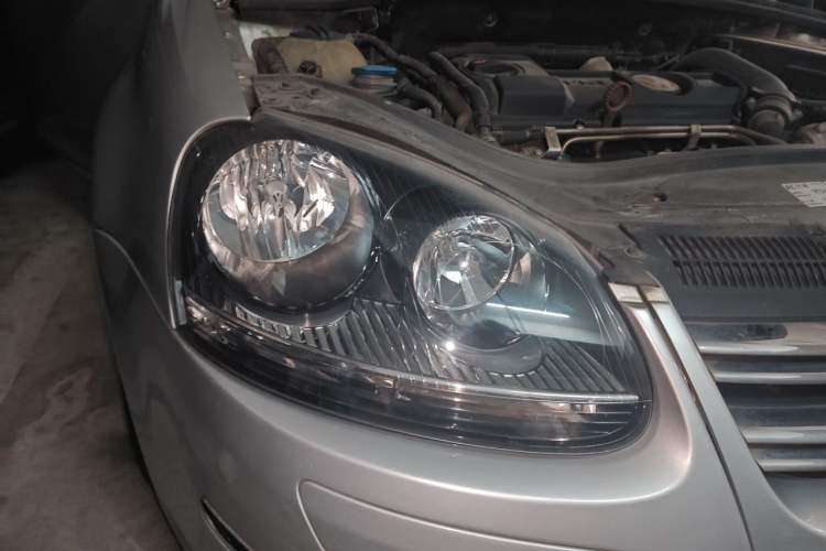 Used Volkswagen Sagitar 2011 1.4 TSI Automatic Tech Model Right Front Headlight