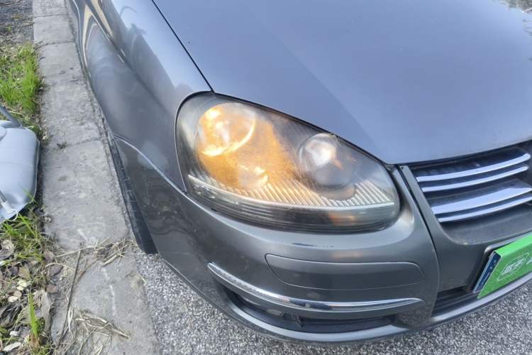 Used Volkswagen Sagitar 2011 1.6L Automatic Comfort Edition Right Front Headlight