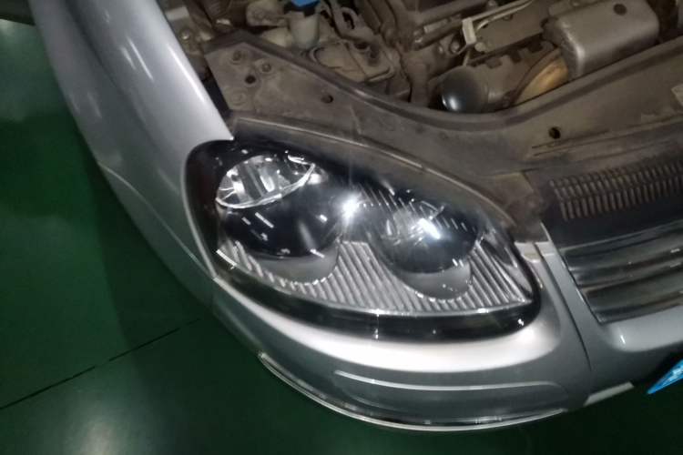 Used Volkswagen Sagitar 2011 1.4 TSI Automatic Luxury Edition Right Front Headlight