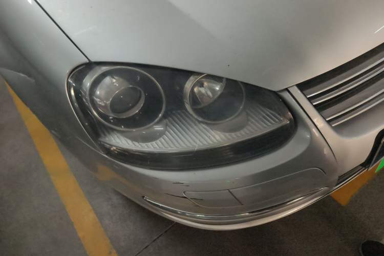 Used Volkswagen Sagitar 2011 1.6L Automatic Special Edition Right Front Headlight