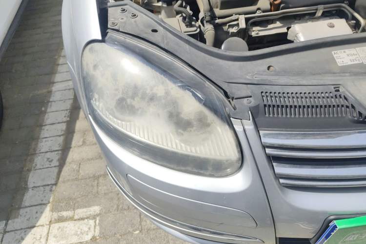 Used Volkswagen Sagitar 2011 1.4 TSI Automatic Tech Model Right Front Headlight