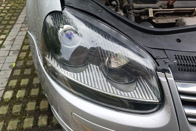 Used Volkswagen Sagitar 2011 1.4 TSI Automatic Luxury Edition Right Front Headlight