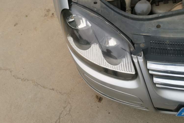 Used Volkswagen Sagitar 2011 1.4 TSI Automatic Luxury Edition Right Front Headlight