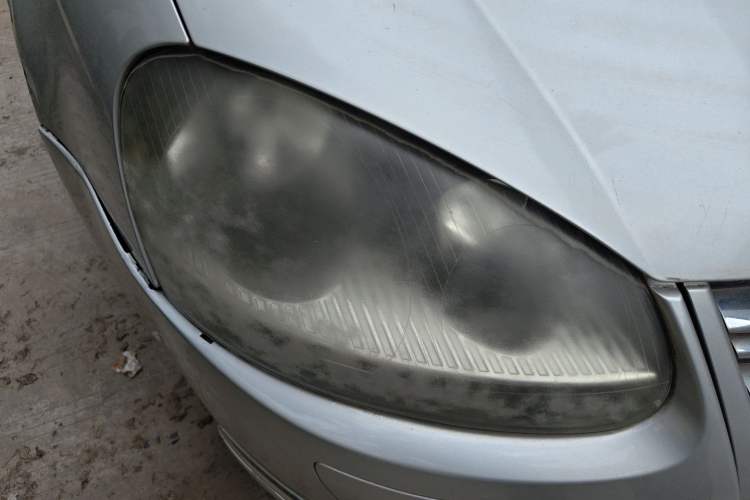 Used Volkswagen Sagitar 2011 1.4 TSI Manual Luxury Edition Right Front Headlight