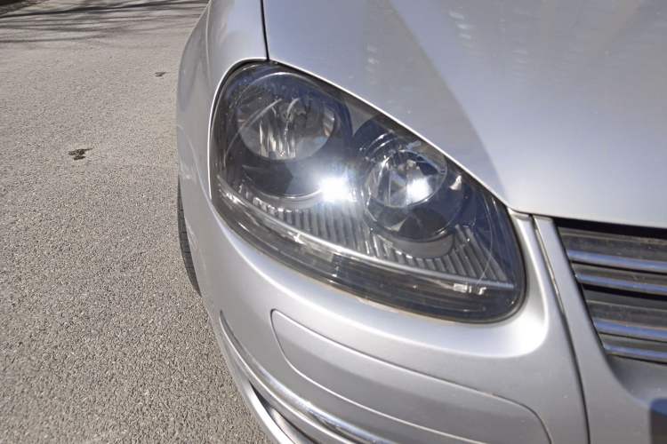Used Volkswagen Sagitar 2011 1.6L Manual Fashion Edition Right Front Headlight