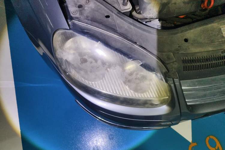 Used Volkswagen Sagitar 2011 1.6L Automatic Fashion Edition Right Front Headlight