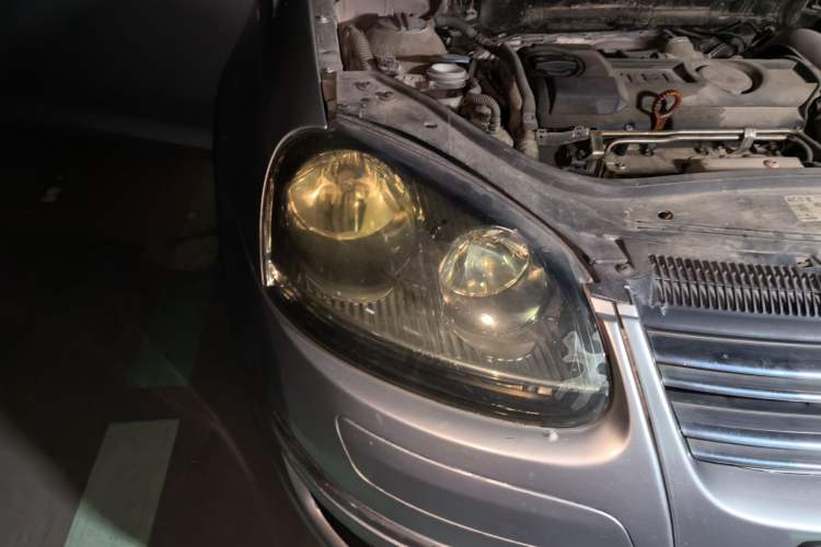 Used Volkswagen Sagitar 2011 1.4 TSI Manual Luxury Edition Right Front Headlight