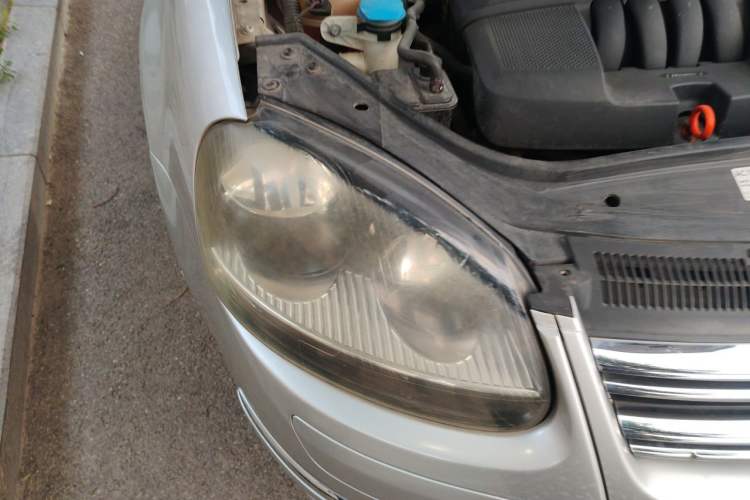 Used Volkswagen Sagitar 2011 1.6L Automatic Comfort Edition Right Front Headlight