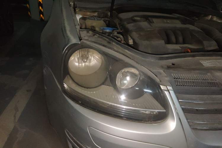 Used Volkswagen Sagitar 2011 1.6L Manual Fashion Edition Right Front Headlight