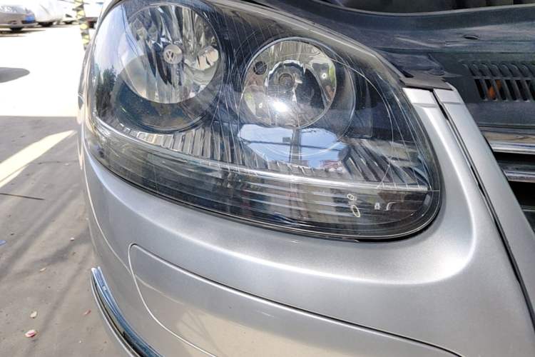 Used Volkswagen Sagitar 2011 1.6L Automatic Comfort Edition Right Front Headlight