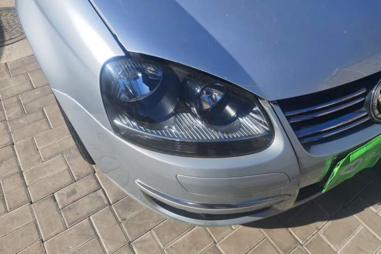 Used Volkswagen Sagitar 2011 1.6L Automatic Comfort Edition Right Front Headlight