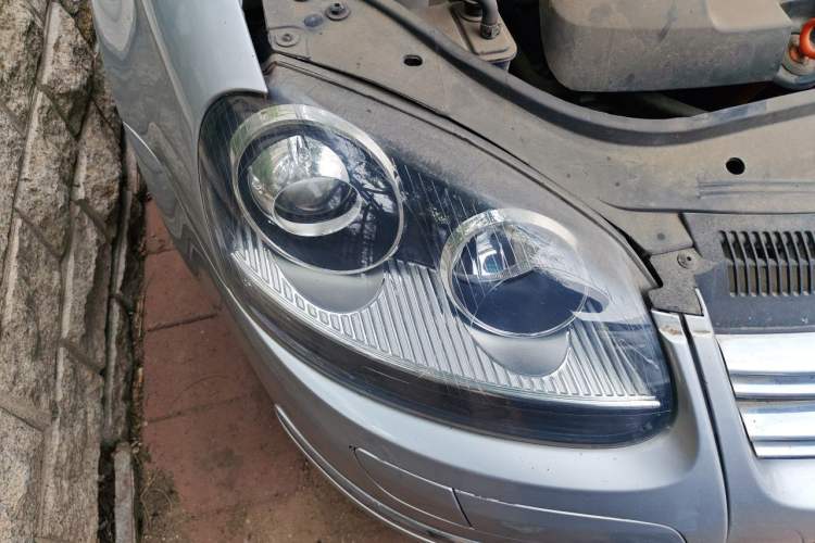 Used Volkswagen Sagitar 2011 1.6L Automatic Special Edition Right Front Headlight