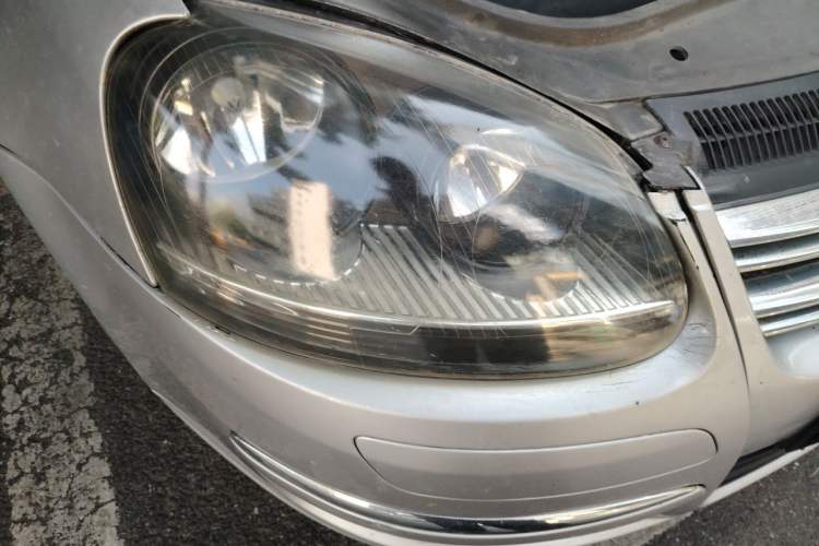 Used Volkswagen Sagitar 2011 1.6L Manual Comfort Version Right Front Headlight