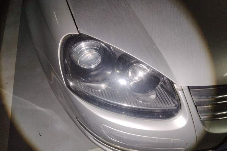 Used Volkswagen Sagitar 2011 1.4 TSI Automatic Tech Model Right Front Headlight