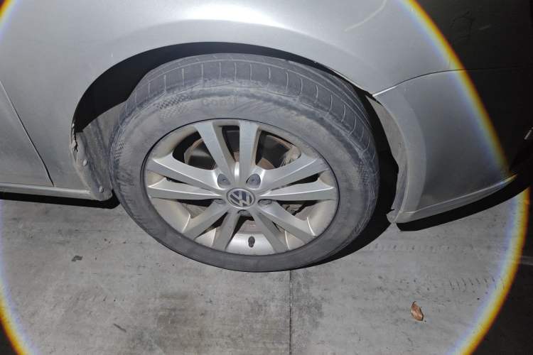 Used Volkswagen Sagitar 2011 1.4 TSI Automatic Luxury Edition Right Front Wheel Hub