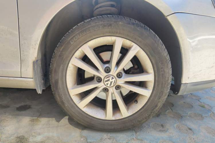 Used Volkswagen Sagitar 2011 1.6L Manual Comfort Version Right Front Wheel Hub