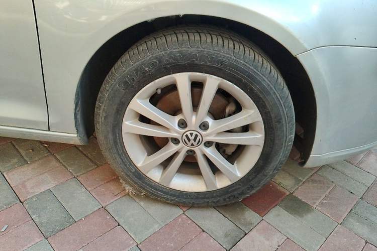 Used Volkswagen Sagitar 2011 1.4 TSI Manual Tech Model Right Front Wheel Hub