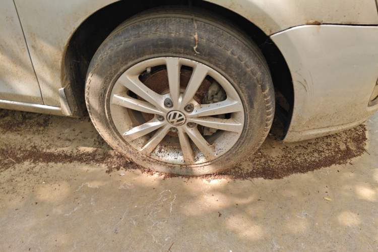 Used Volkswagen Sagitar 2011 1.4 TSI Manual Tech Model Right Front Wheel Hub