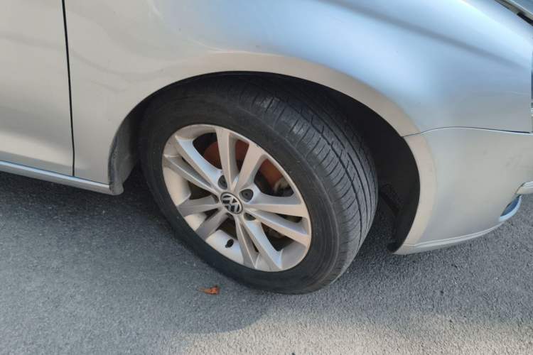 Used Volkswagen Sagitar 2011 1.4 TSI Manual Tech Model Right Front Wheel Hub