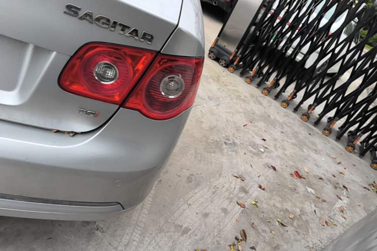 Used Volkswagen Sagitar 2011 1.4 TSI Automatic Tech Model Right Rear Taillight