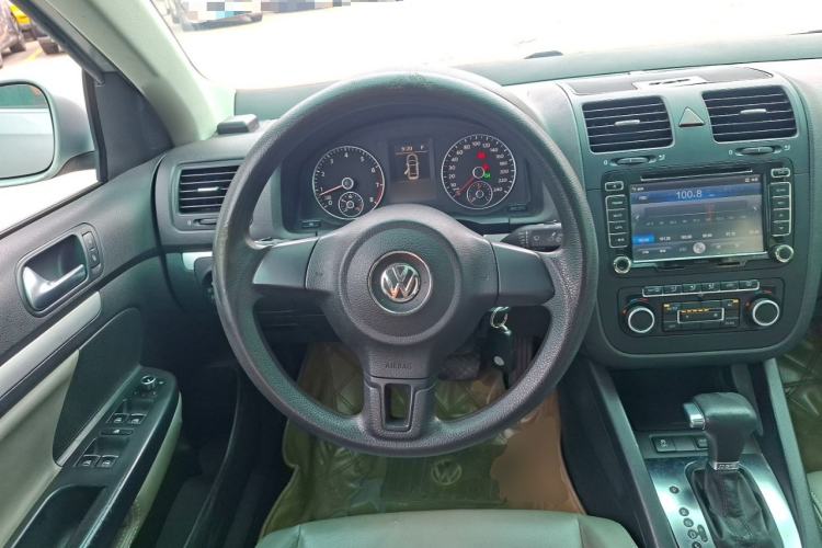 Used Volkswagen Sagitar 2011 1.4 TSI Automatic Tech Model Steering Wheel
