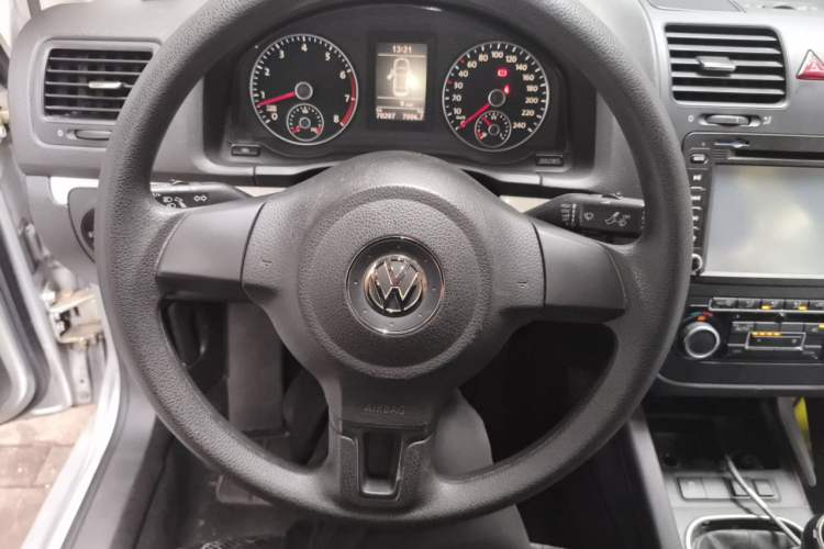 Used Volkswagen Sagitar 2011 1.4 TSI Manual Luxury Edition Steering Wheel