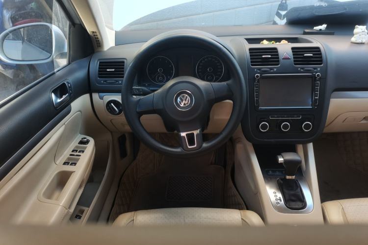 Used Volkswagen Sagitar 2011 1.6L Automatic Special Edition Steering Wheel