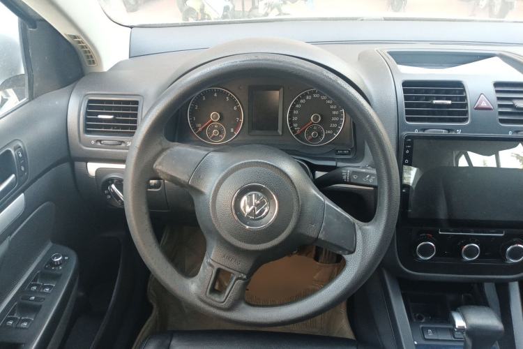Used Volkswagen Sagitar 2011 1.6L Automatic Comfort Edition Steering Wheel