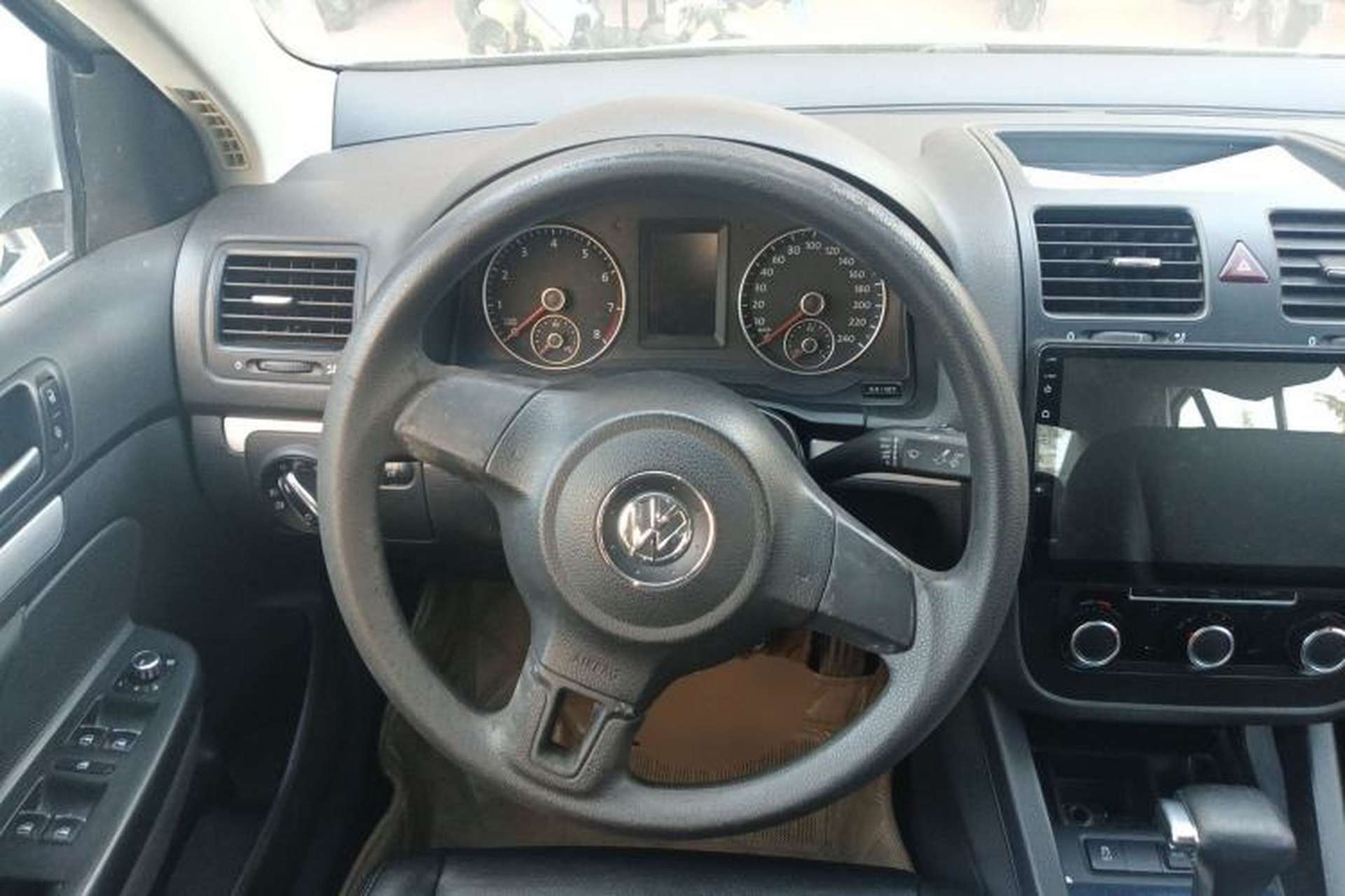 Used Volkswagen Sagitar 2011 1.6L Automatic Comfort Edition Steering Wheel